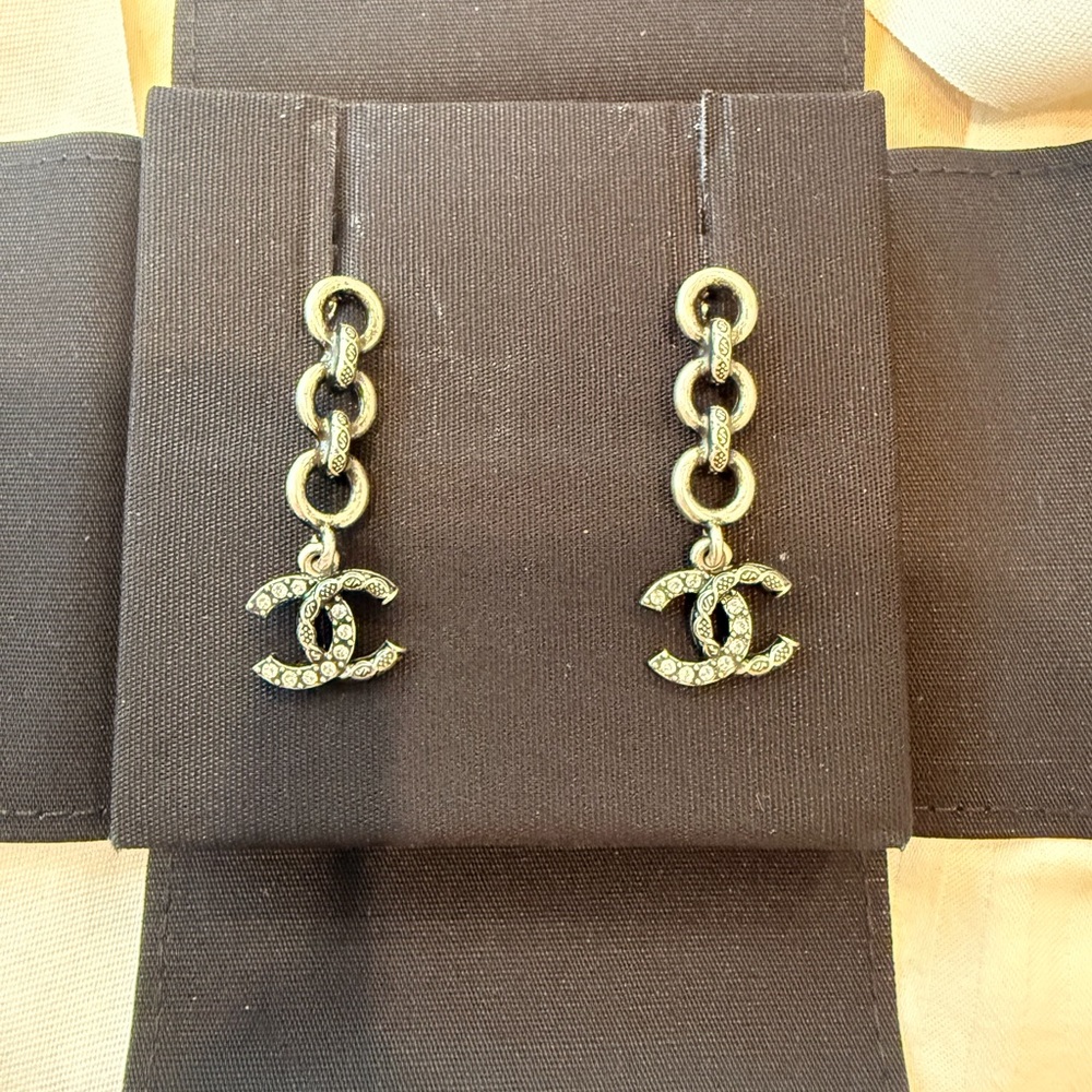 Chanel Black/Silver drop Earrings